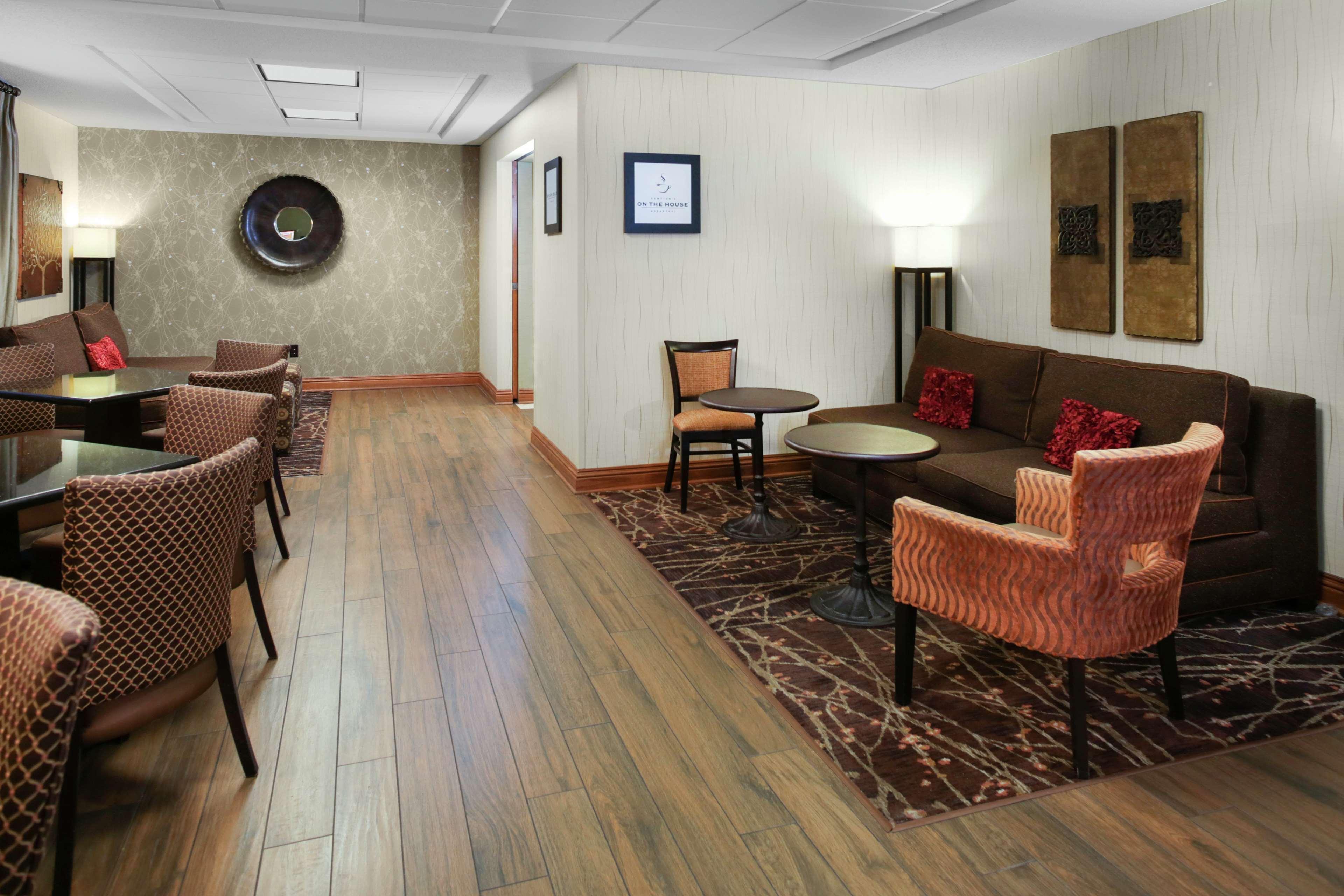 Hampton Inn Portage Bagian luar foto